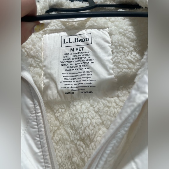 L.L. Bean White Puffer Jacket with Quilted Design - Picture 5 of 5